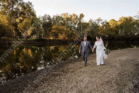 Albury Wedding Portrait Photographer Stephen Jorgensen At All Saints