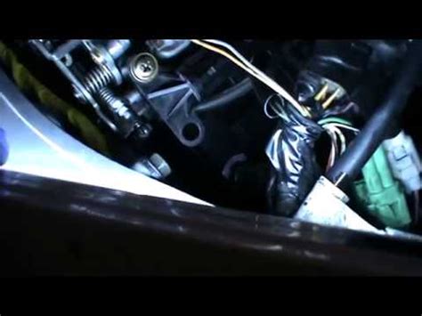 Cómo ajustar el ralentí SUZUKI GSR 600 Video 34 de How to adjust