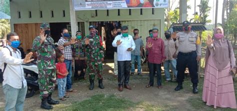 Babinsa Koramil Peusangan Bersama Babinkamtibmas Dan Camat Bagikan