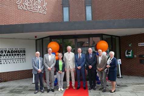 Vanmorgen Ontvingen 7 Inwoners Van Harderwijk Een Koninklijke