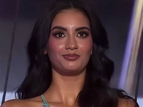 Así fue la aparatosa caída que sufrió una modelo en Miss Universe Latina ContraRéplica Noticias