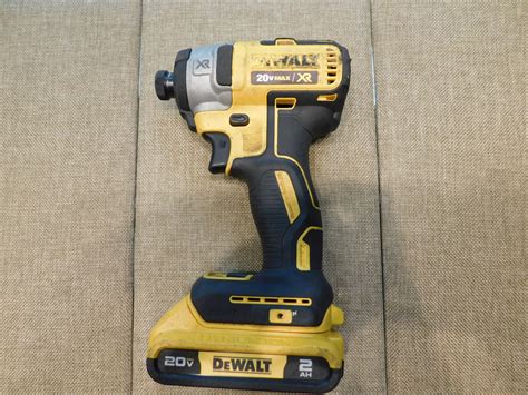 Dewalt DCF887 1 4 Impact Driver W 20V 2Ah Battery Property Room