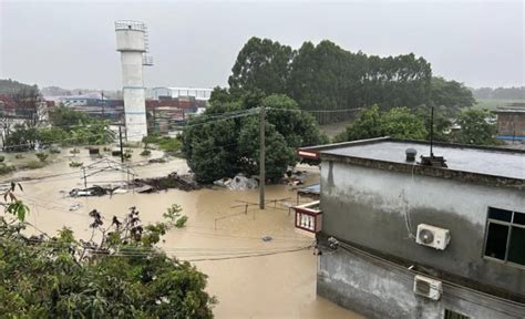 广西北海遭特大暴雨袭击，已紧急转移2603人绿政公署澎湃新闻 The Paper