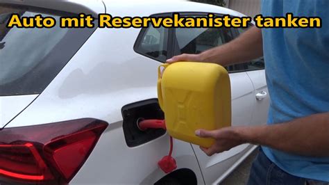 Auto Mit Reservekanister Betanken Auto Tanken Aus Kanister YouTube