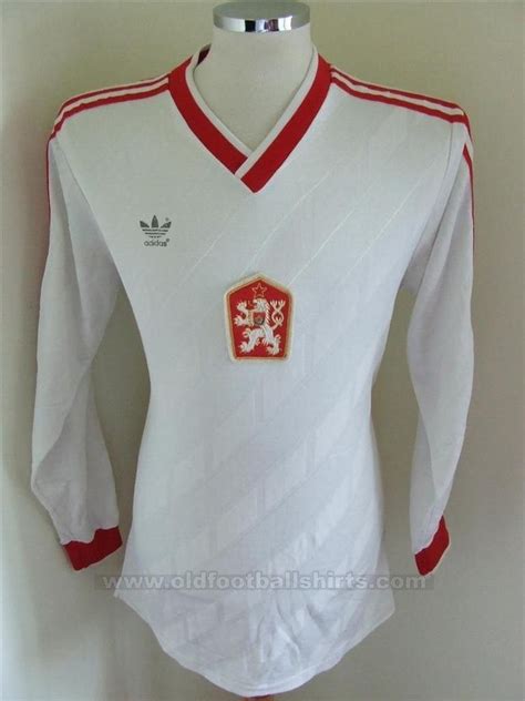 Bekijk meer classic, retro en nieuwe Czechoslovakia voetbalshirts (19 ...