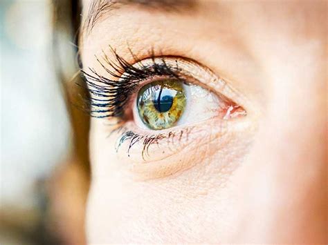 5 Swollen Eyeball Causes and Treatments