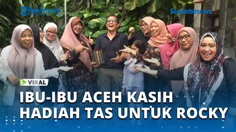 Ibu Ibu Cantik Dari Aceh Hadiahkan Tas Untuk Wanita Yang Rangkul Rocky