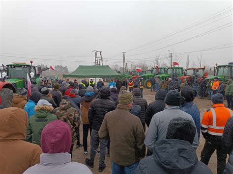 Rolnicy nadal na drogach Dwie stałe blokady na Mazowszu SPRAWDŹ