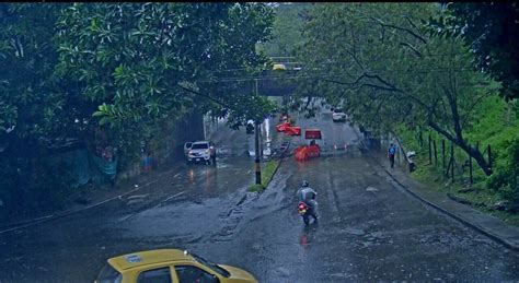 Fuerte aguacero provoca inundaciones en Medellín