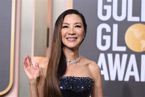 Michelle Yeoh Reacts To Everything Everywhere All At Once 2023 Oscar