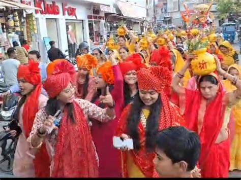 Shrimad Bhagwat Katha Begins With Kalash Yatra कलश यात्रा के साथ