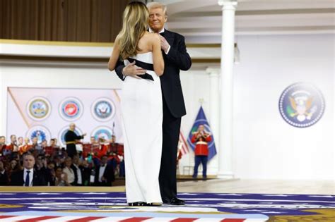 En Im Genes El Primer Baile Presidencial De Donald Y Melania Trump