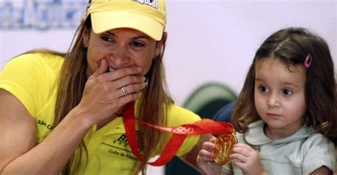 10 atletas que são medalha de ouro nas categorias ser pai e ser mãe