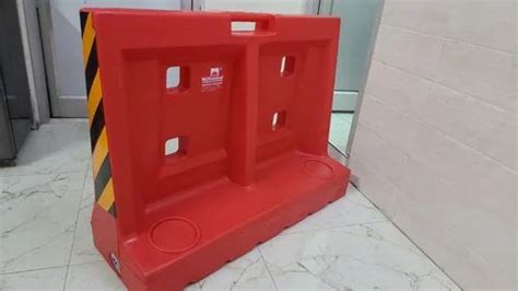 Red Plastic Nilkamal Barrier To Kg Size L X W X