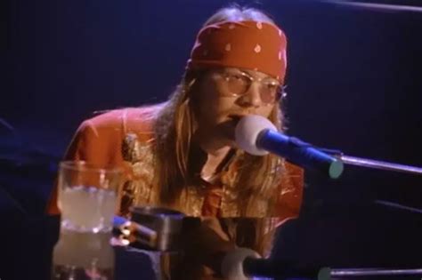 Guns N Roses Il Videoclip Di November Rain Supera I 2 Miliardi Di