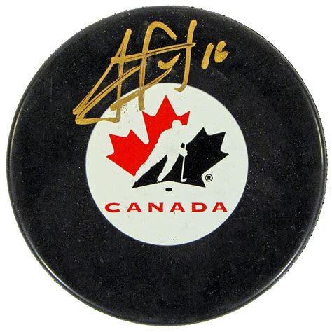 Jonathan Toews Autographed Team Canada Hockey Puck (Frameworth) | DA ...