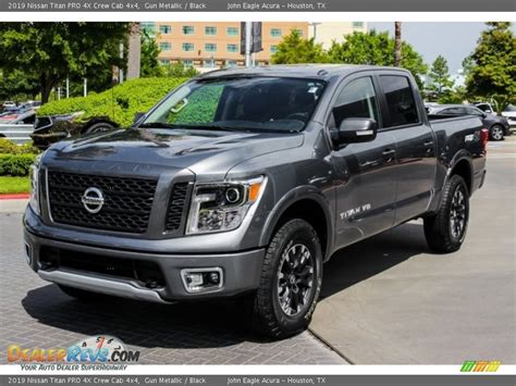 Front 34 View Of 2019 Nissan Titan Pro 4x Crew Cab 4x4 Photo 3