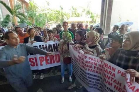 Tolak Revitalisasi Pasar Umum Negara Massa Pedagang Datangi DPRD