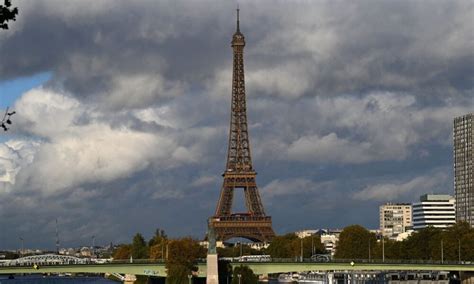 La Torre Eiffel Cerrada Por Una Huelga Del Personal