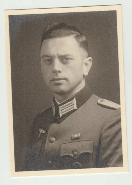 Portrait Foto Offizier Wehrmacht Weltkrieg Leutnant Orden Abzeichen