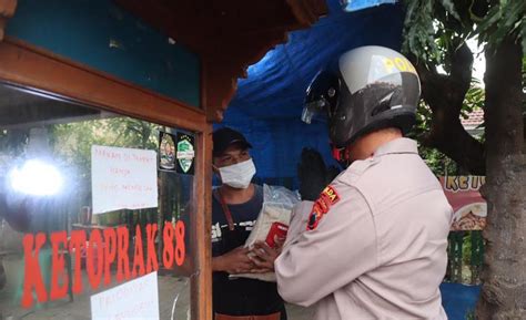 Tni Polri Bagikan Sembako Ke Warga Terdampak Ppkm Darurat Di Pemalang