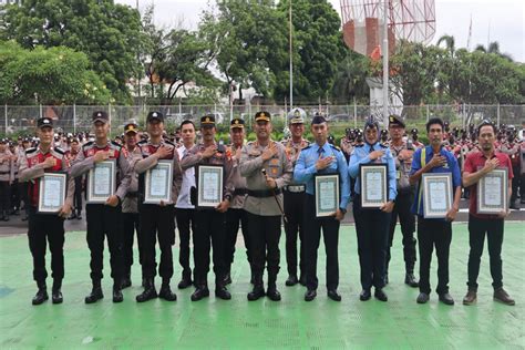 Polresta Bandara Soetta Beri Penghargaan Pada Personel Polri Anggota