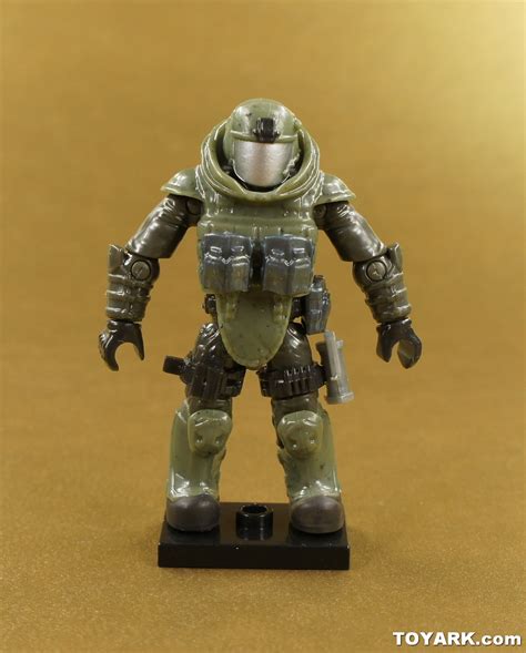 Mega Bloks Sdcc 2014 Exclusive Micro Figure With Juggernaut And Ghillie Suit Sniper Photo Shoot