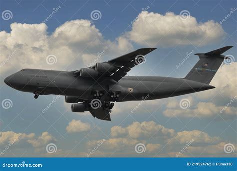 Usaf Lockheed C5m Super Galaxy Landing Fotografía editorial - Imagen de ...