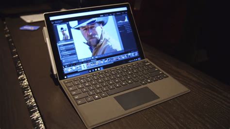 Microsoft Surface Pro 4 Unboxing Video Brings Holiday Spirit