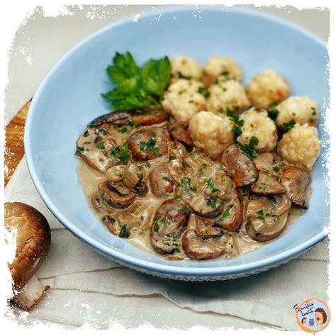 besten Knödel mit Pilzen und Sahnesoße vegetarisch Rezept