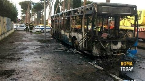 Incendio All Infernetto Bus Atac Distrutto Dalle Fiamme