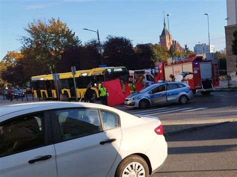 Gliwice Poważny wypadek w centrum miasta Kobieta potrącona przez