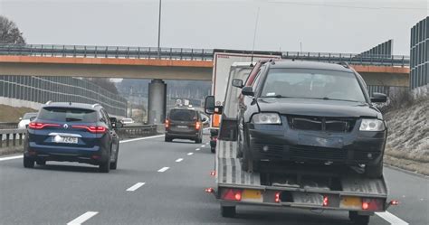 Jak zachować się w razie awarii na autostradzie Unikaj tych błędów