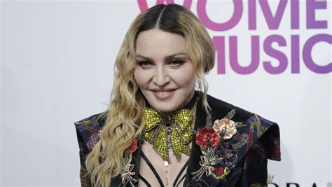 Madonna obsédée par ses joues un proche évoque son apparition