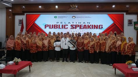 Tingkatkan Kualitas Profesionalisme Dwp Kukar Gelar Public Speaking