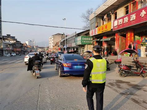 南城公安交警大力开展城区乱停乱放交通秩序整治工作驾驶员群众机动车