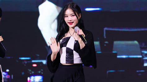 220927 아이사 Isa 스테이씨 Stayc 런투유 Run2u 4k 60p 직캠 경기대 축제 By Dafttaengk