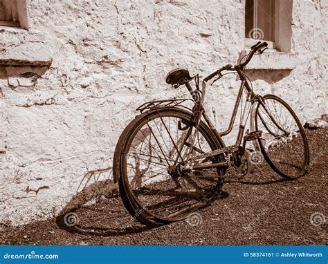 Gammal Cykel Fotografering F R Bildbyr Er Bild Av Bruten