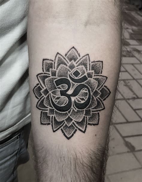 Mandala Om Tattoo Done By Akash Aka Tattsgun Tatuagem Na M O