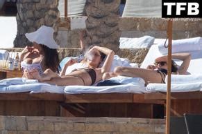 Amelia Woolley Sexy Seen Flaunting Her Hot Body In A Bikini During Her Vacation In Cabo AZNude