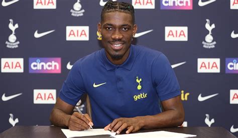 ブライトンからイヴ・ビスマが加入 Spursofficial スパーズ・ジャパン