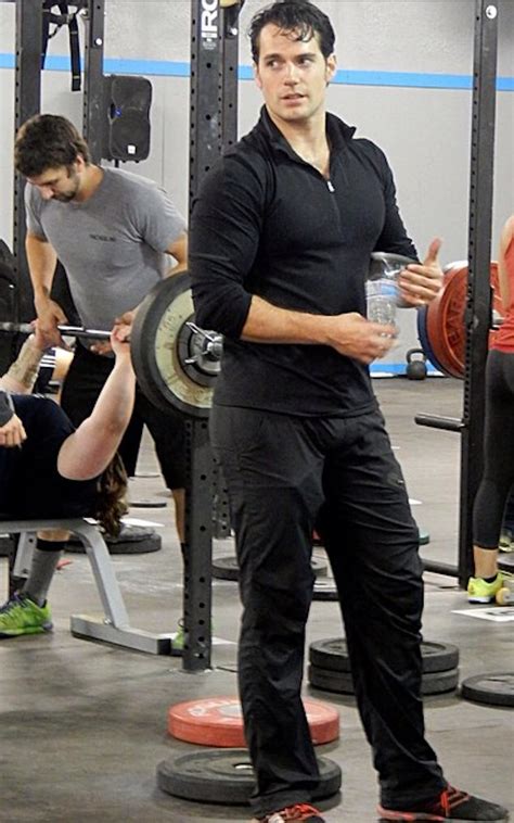 Henry Cavill Latin Fans • mynewplaidpants: Henry Cavill at the gym!