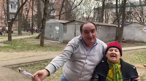 ЛЮТАЯ БАБКА ПРЕТСЯ ПО ЗАЩИТЕ ОТ КОРОНАВИРУСА - YouTube