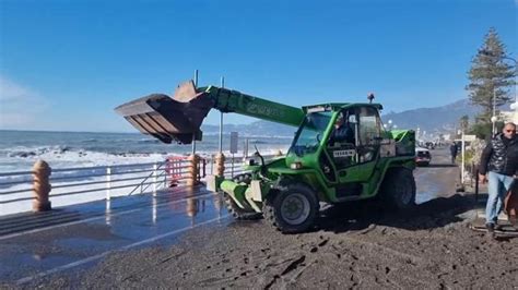 Bordighera Una Forte Mareggiata Danneggia Gli Stabilimenti Balneari