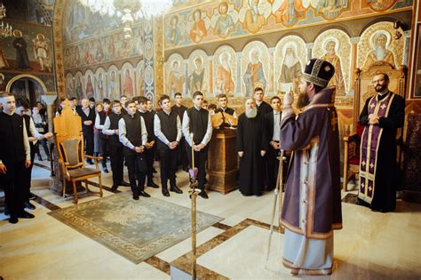 Episcopul Vicar Benedict A Oficiat Liturghia Darurilor La Capela