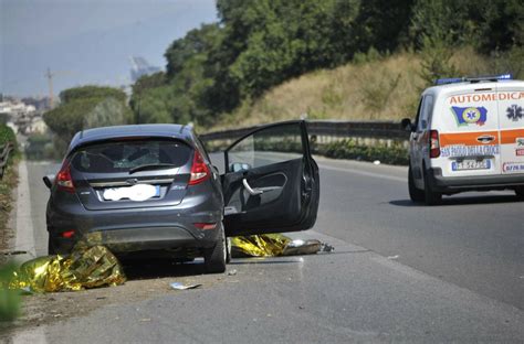 Incidente A Roma Due Pedoni Investiti E Uccisi Da Un Automobile