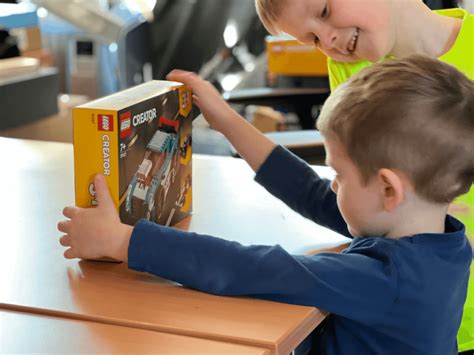 LEGO Creator in Straßenflitzer Rennwagen Muscle Car und Hot Road Spielzeugtester