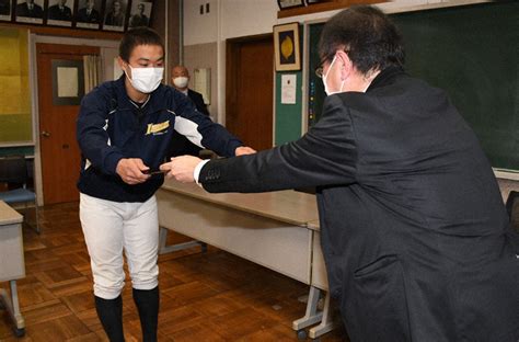 センバツ「21世紀枠」県候補 推薦の石橋高表彰 ／栃木 毎日新聞