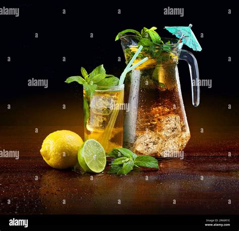 Pichet de mojito Banque de photographies et dimages à haute résolution