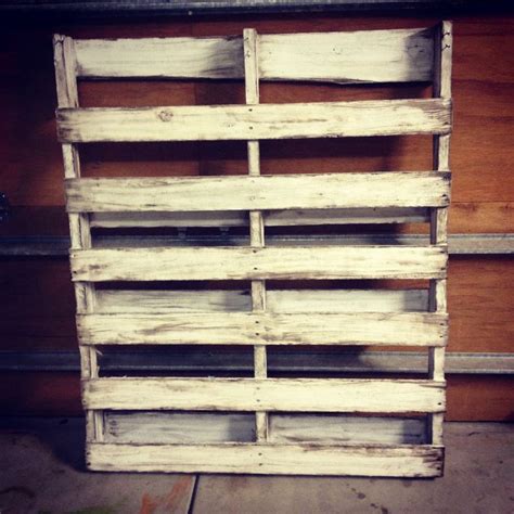 Organize Your Craft Tools with a DIY Pallet Storage